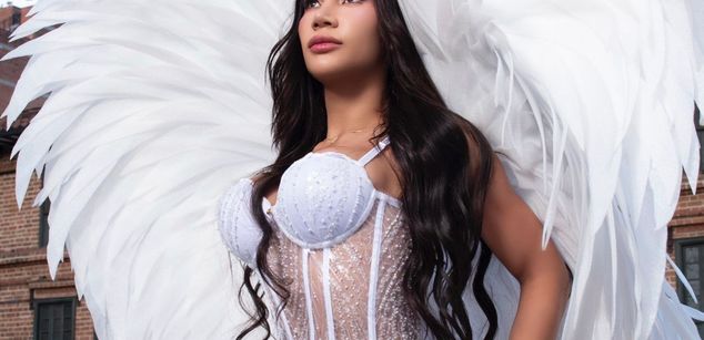 Model - Laura Candice asshole