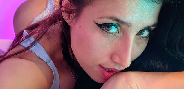 Model - Ckatterine_Ckatt pantyhose