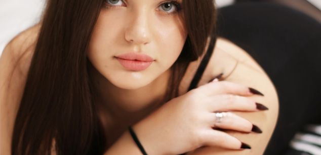 Model - SophiaBetts lush