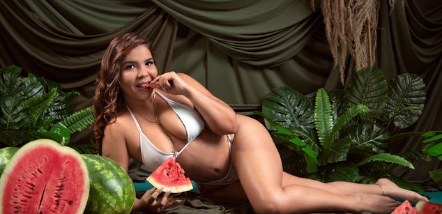 Model - Kasandra Hale pantyhose