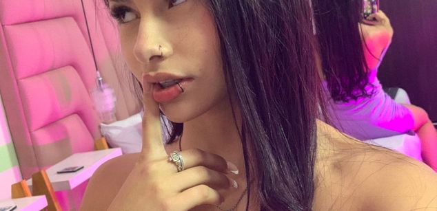 Model - Kim Luna teen