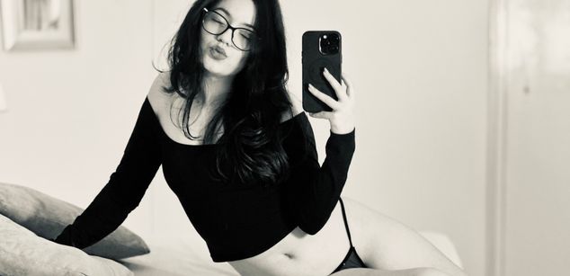 Model - ThrianaOlson bigass