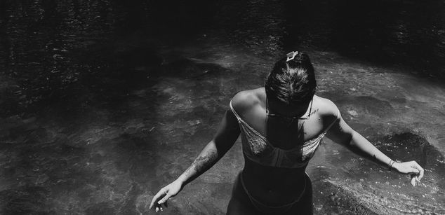 Model - Zoe Poe humilliation