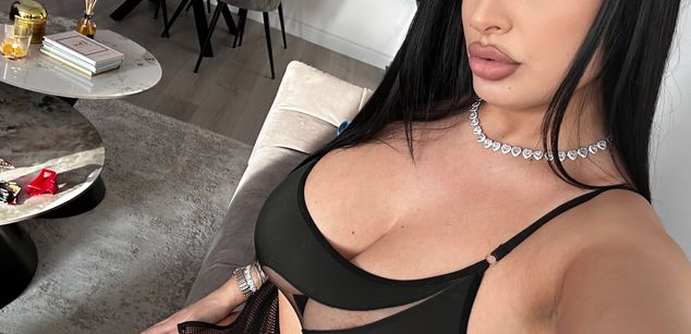 Model - Roberta Lopez squirt