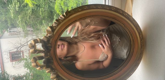 Model - MsEVELINE footfetish