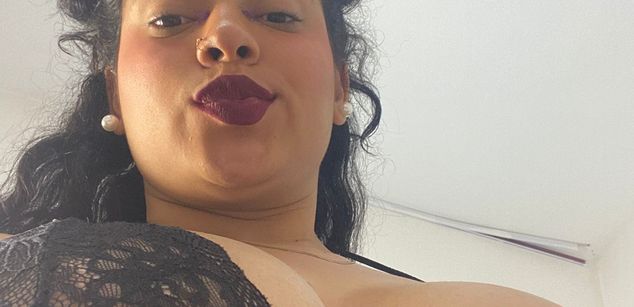 Model - Ambar SM bigboobs