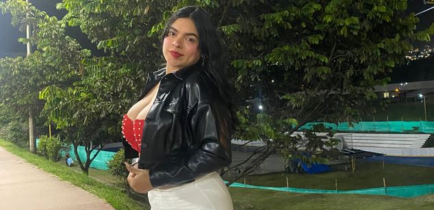 Model - Ambar SM bigboobs