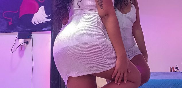 Model - Ari Cute curly