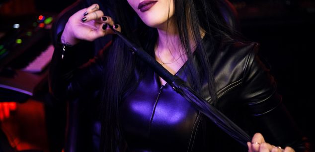 Model - Empress Akira boots