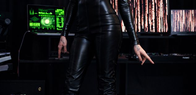 Model - Empress Akira boots