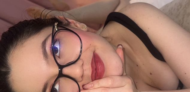 Model - ThrianaOlson bigass