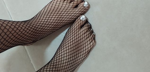 Model - NicolleRouse footfetish