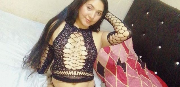 Model - Estefy Victoria feet