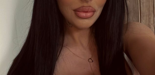 Model - Sophie bigboobs