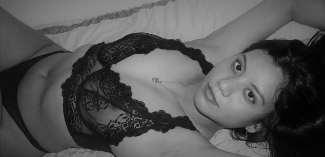 Model - Lola Gibson LATINA