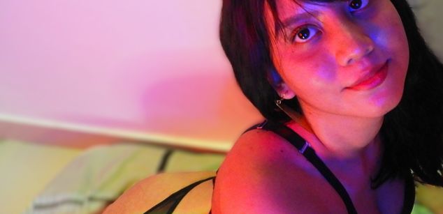 Model - Lola Gibson LATINA