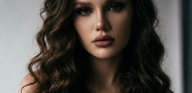 Model - Emeralda teen