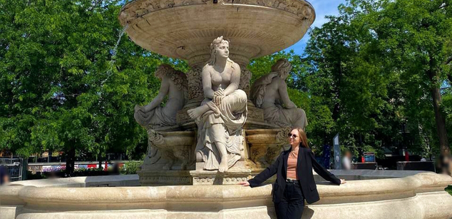 Model - SweetLili Warmtease