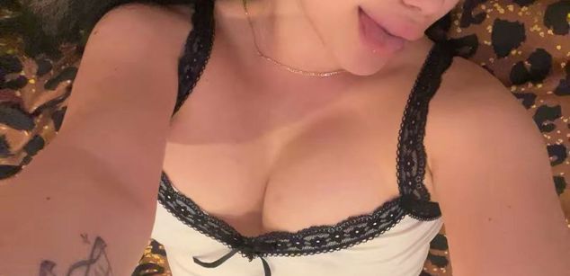 Model - LisaRae feet