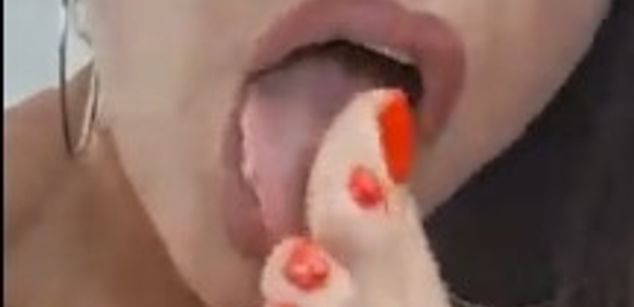 Model - Aarina Flowers feet