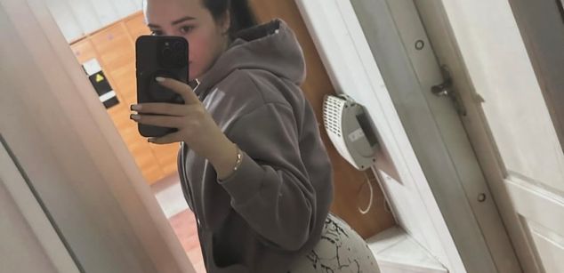 Model - Olechka shaved