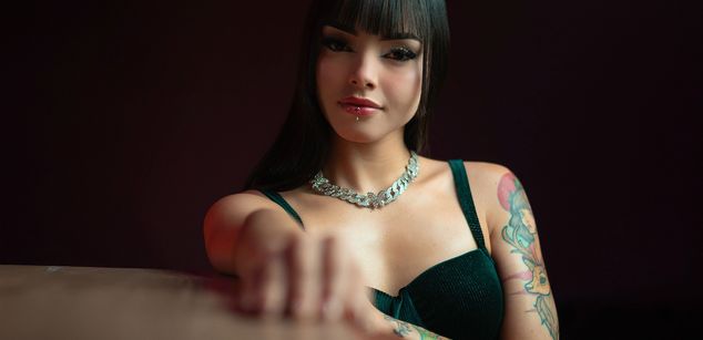 Model - MiaMonreh pussy