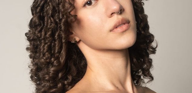 Model - Chloe Moreti cum