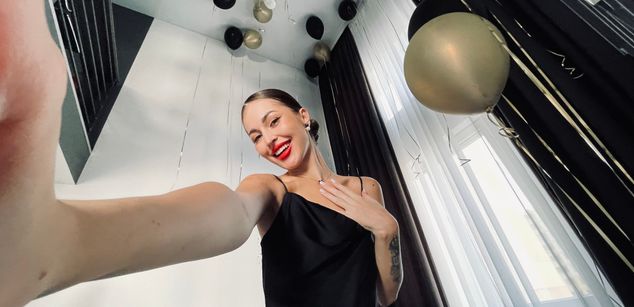 Model - KiraMellow dance