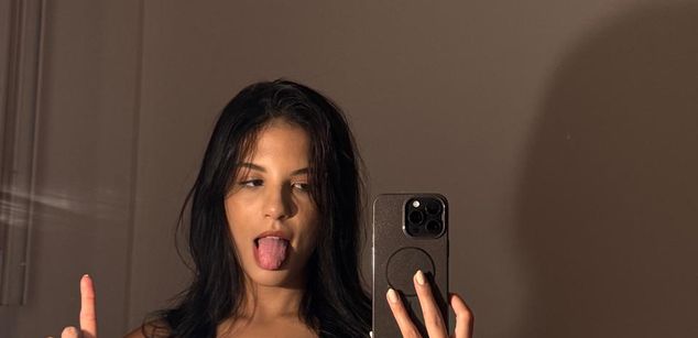 Model - Mistress V natural