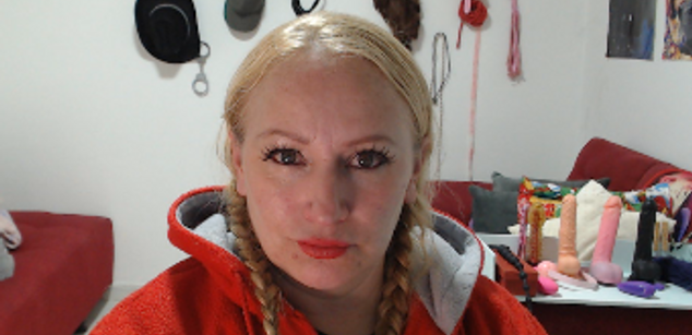 Model - Emperatriz cum