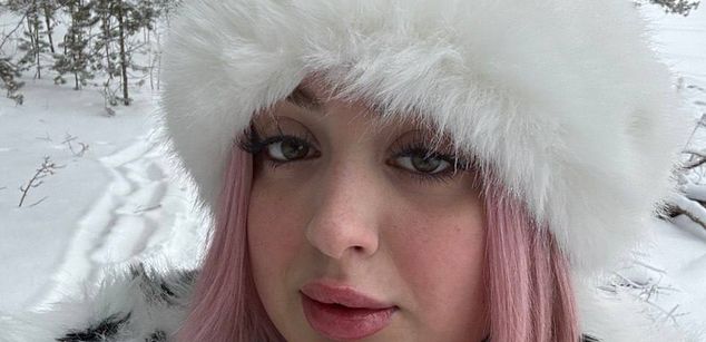 Model - KellyMoors joi