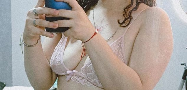 Model - RubyDevineh heels