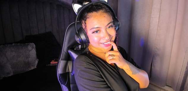 Model - LuisaCameron milk