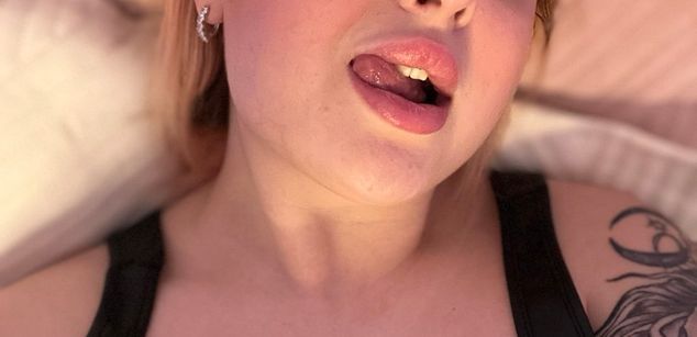 Model - KellyMoors joi