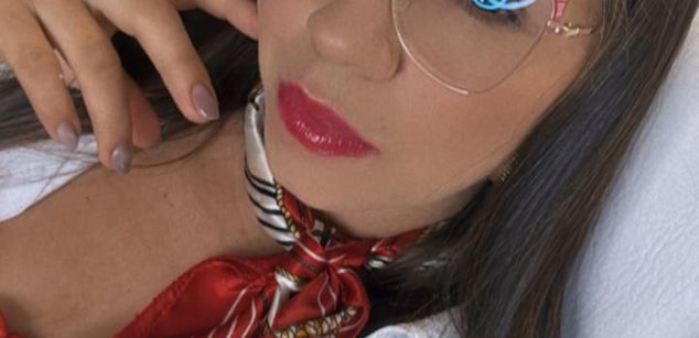 Model - SeleneNova hablar