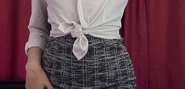 Model - Annie brunette