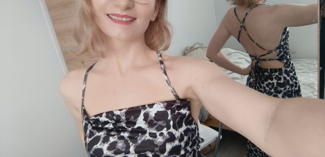 Model - Cinderella feetjob