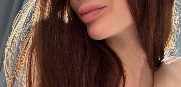 Model - Kora Bloom cei