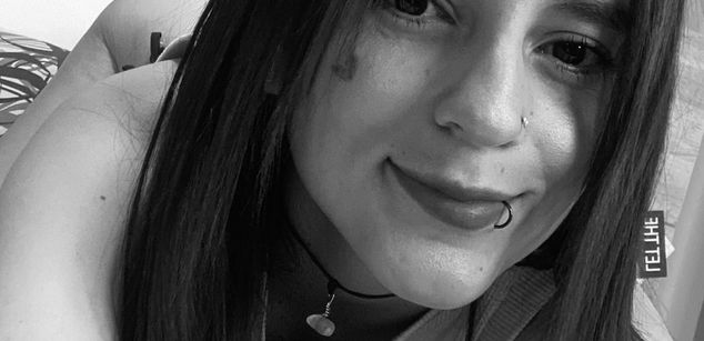 Model - Mia Taylor latina