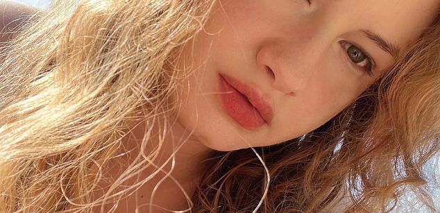 Model - SophieLittlePrincess mindfuck