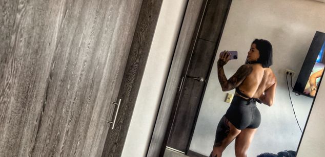 Model - Samantha Fit joi