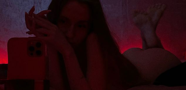 Model - thecallmeami erotic