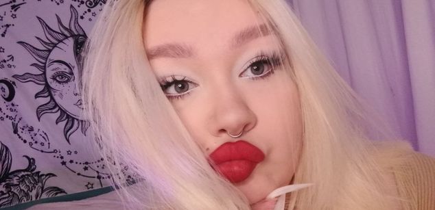 Model - Lily bigass