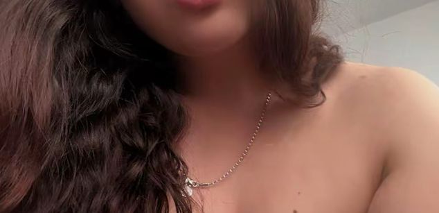 Model - Bella_Rosse blowjobs