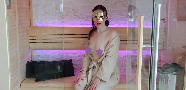 Model - Isabeau Roseart findom