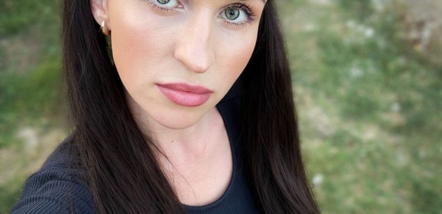 Model - Snow White HUGE TITS teasentreat