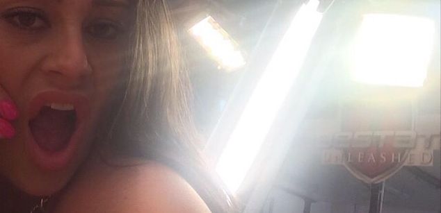 Model - Nikki Devine 7