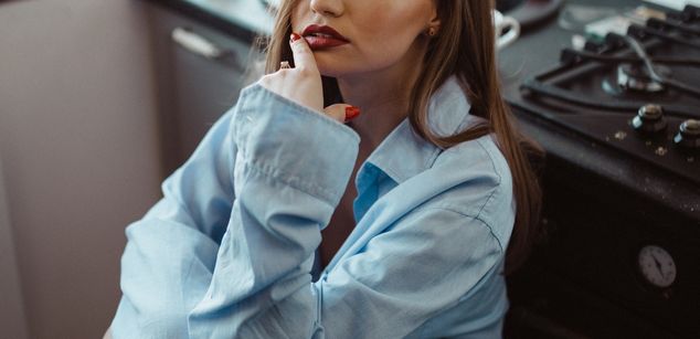 Model - LizzieGrey pantyhose