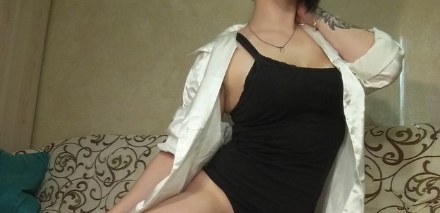 Model - AnnaLu strapon