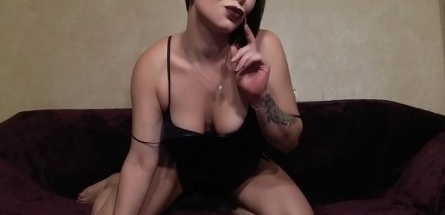 Model - AnnaLu strapon